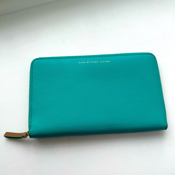 Marc by Marc Jacobs Travel Wallet - Picture 1 of 8